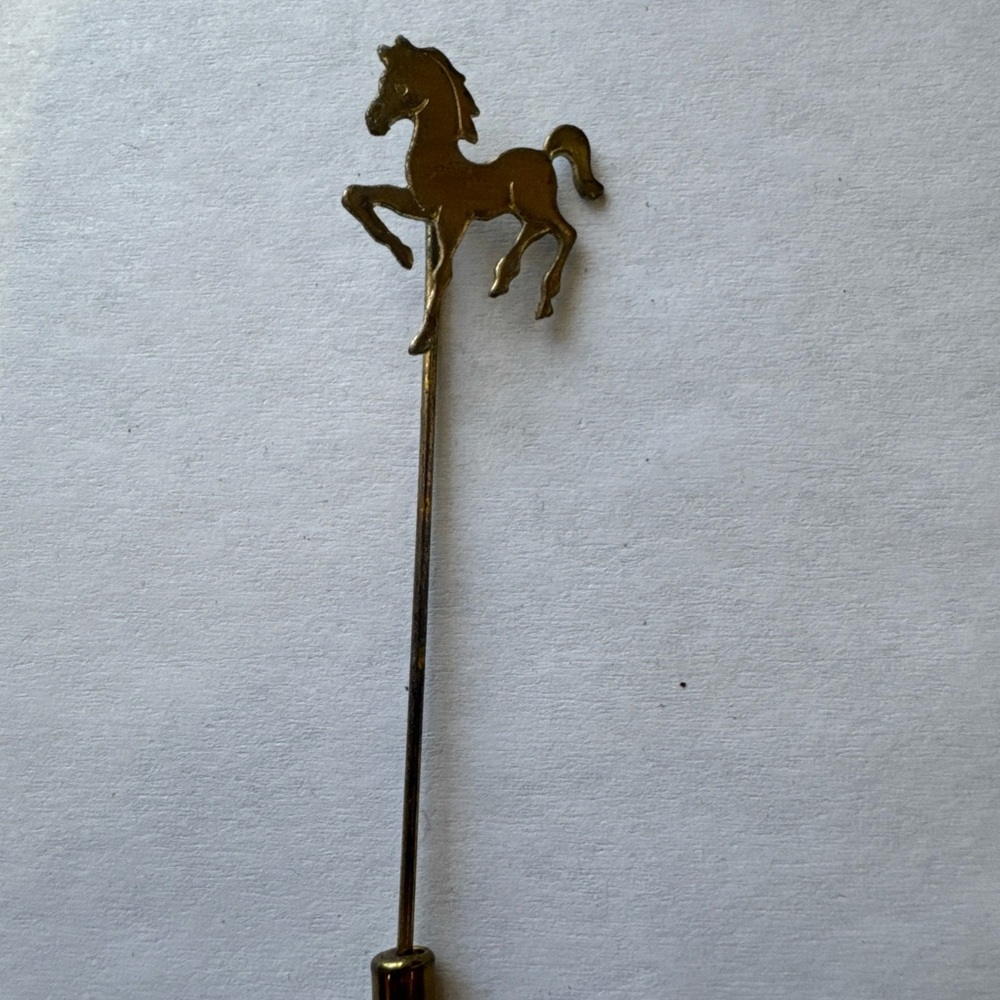 Elegant Gold Horse Hat Pin